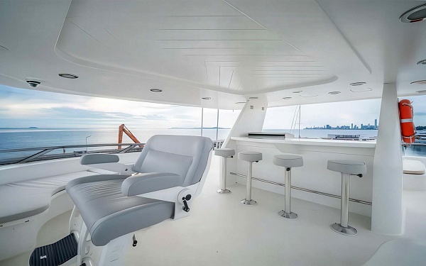 Аренда мега яхты Sea Bear Westport 130 на Пхукете